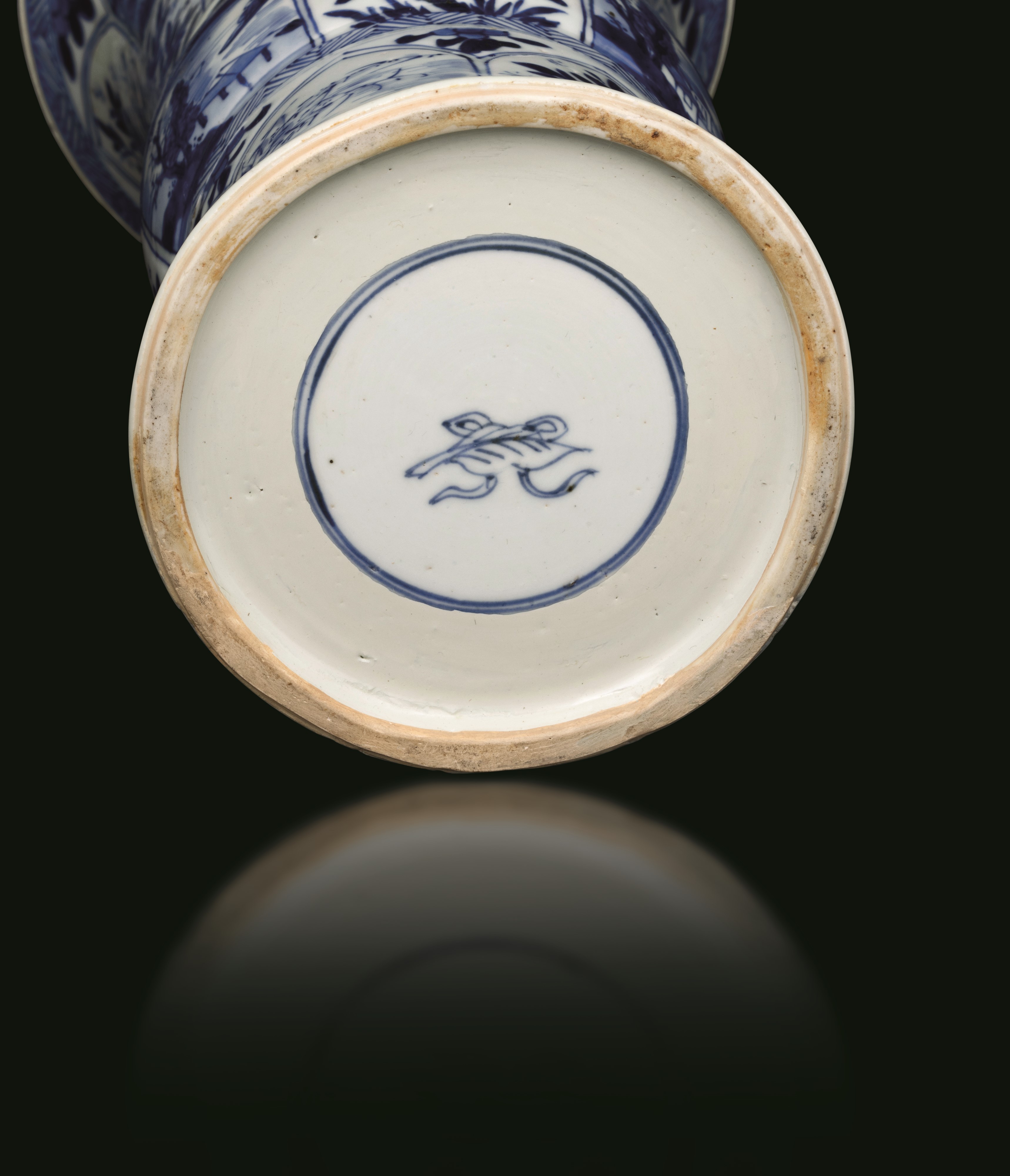 Vaso in Porcellana Bianca e Blu a Soggetto Naturalistico Entro Riserve, Cina, Dinastia Qing, Epoc...
