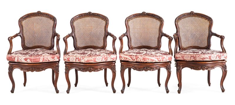 Gruppo di quattro poltrone in legno intagliato. Nogaret à Lyon, Francia, XVIII secolo  - Asta Dimore Italiane - Cambi Casa d'Aste