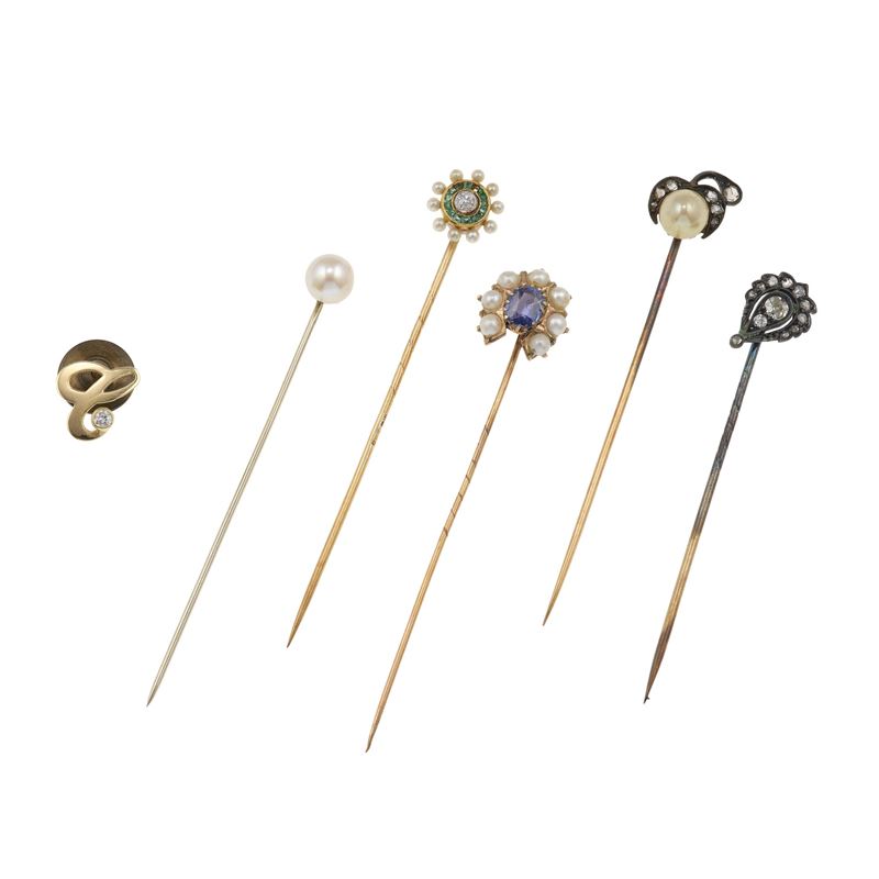 Lotto composto da 5 spilloni da cravatta ed una piccola spilla  - Asta Gioielli - Cambi Casa d'Aste