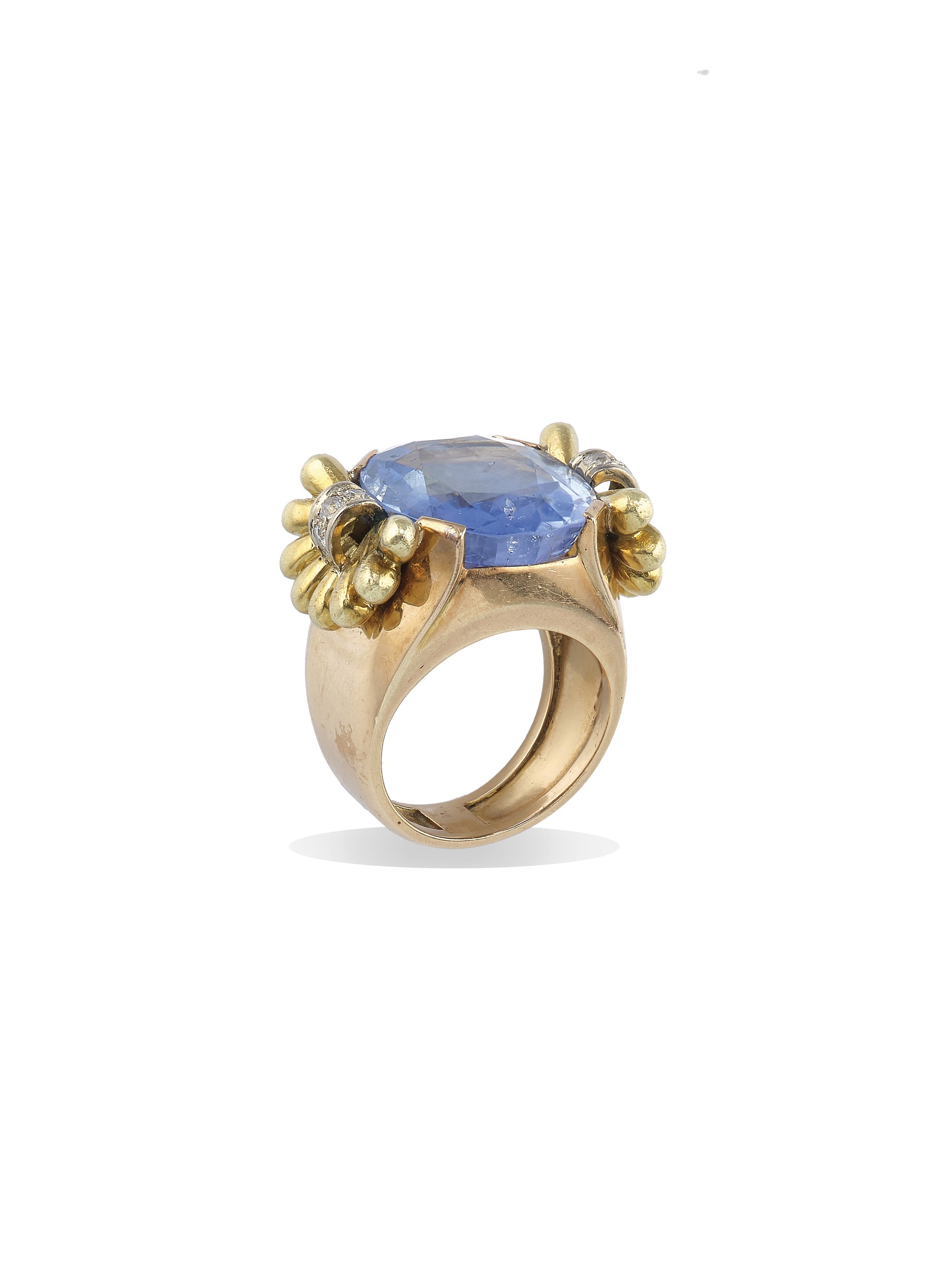 Anello in oro giallo 750/1000 con zaffiro del Sri Lanka (ct 20,00)