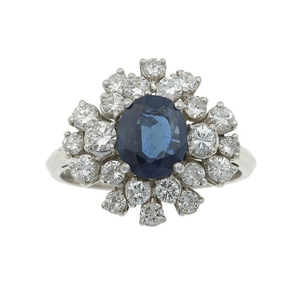 Anello con zaffiro e diamanti