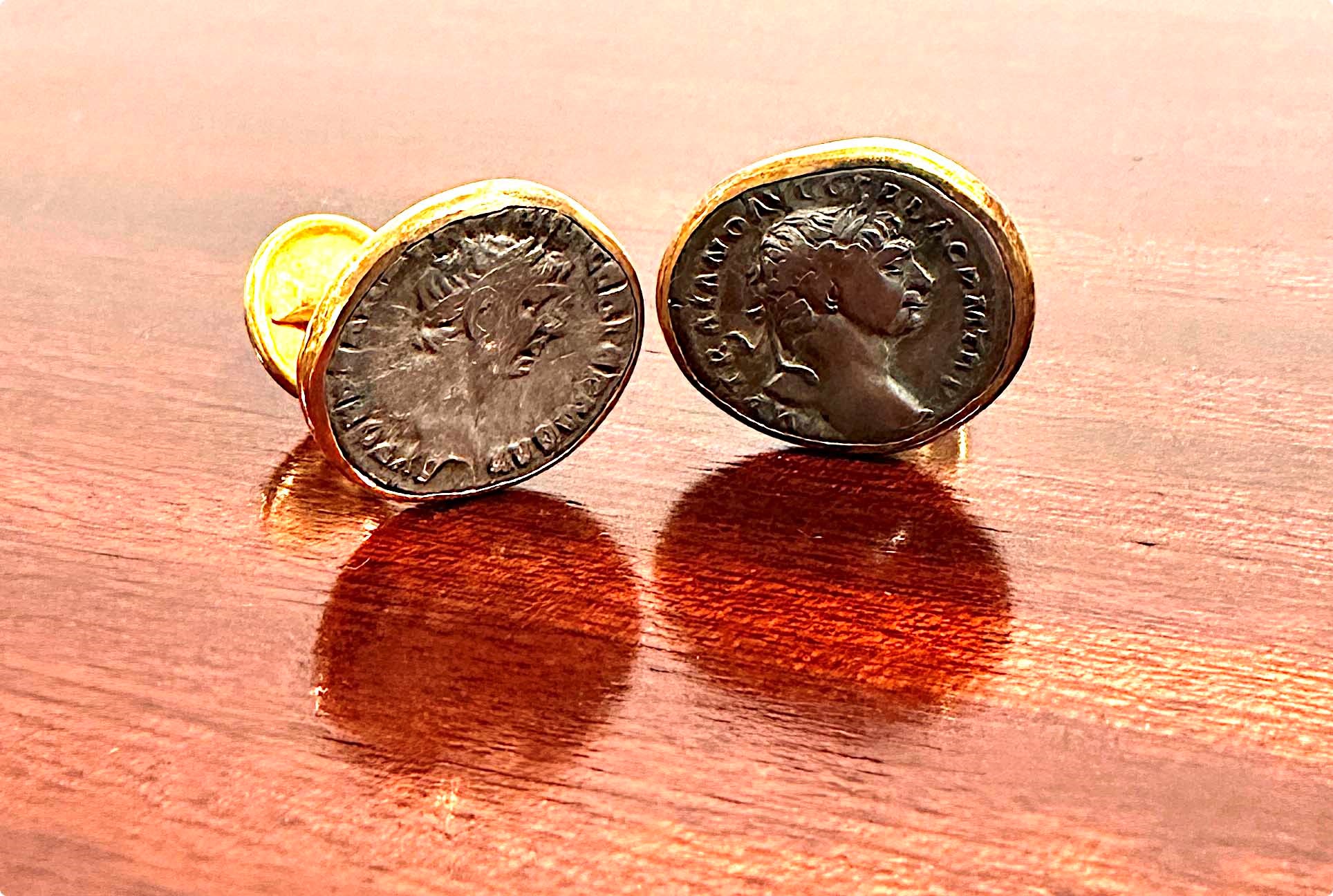 Traiano, 98-117. Lotto di Due Monete Incastonate in Gemelli da Polso in Oro