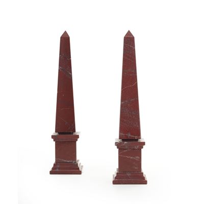 Coppia di Obelischi in Marmo Rosso. XX Secolo