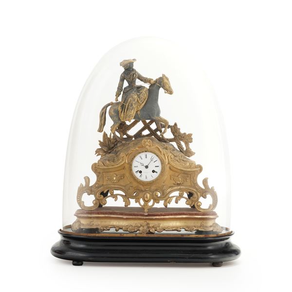 Pendola da appoggio con campana in vetro. Trieste, XIX secolo