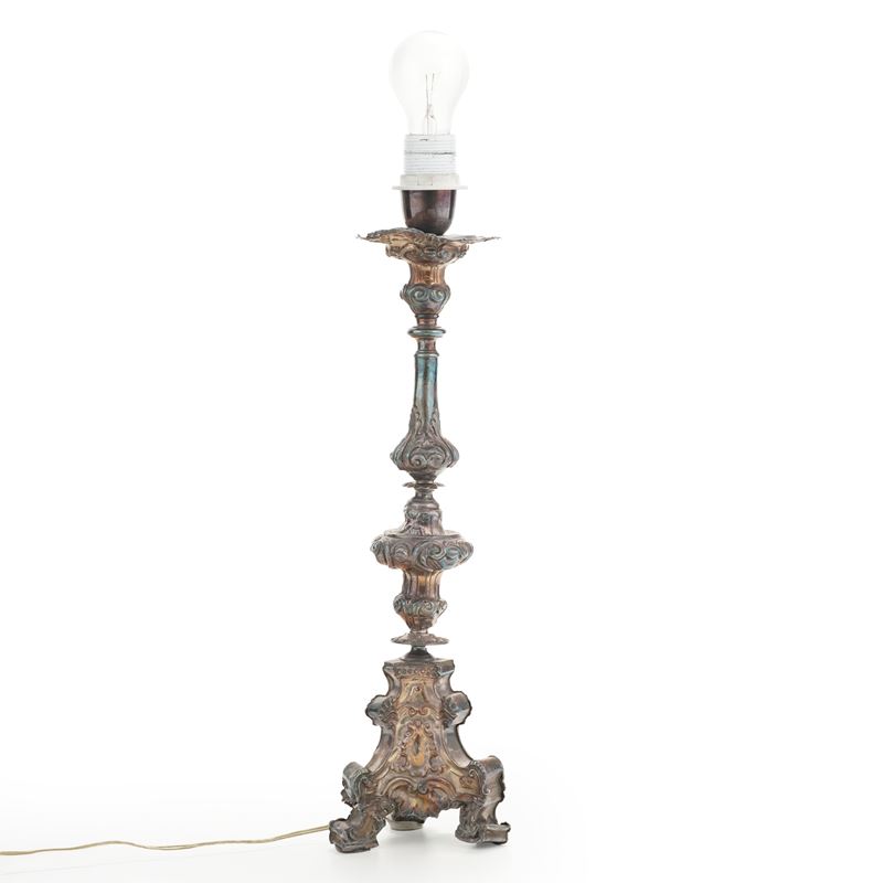 Candeliere da chiesa rivestito in metallo argentato. XVIII-XIX secolo  - Auction Antiques - Cambi Casa d'Aste