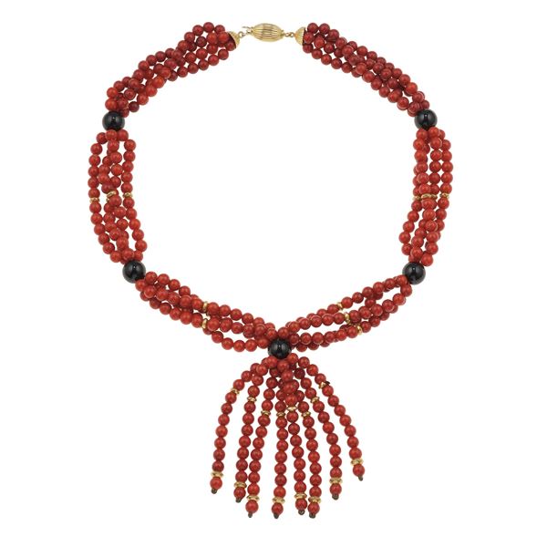 Coral, onyx and gold necklace
