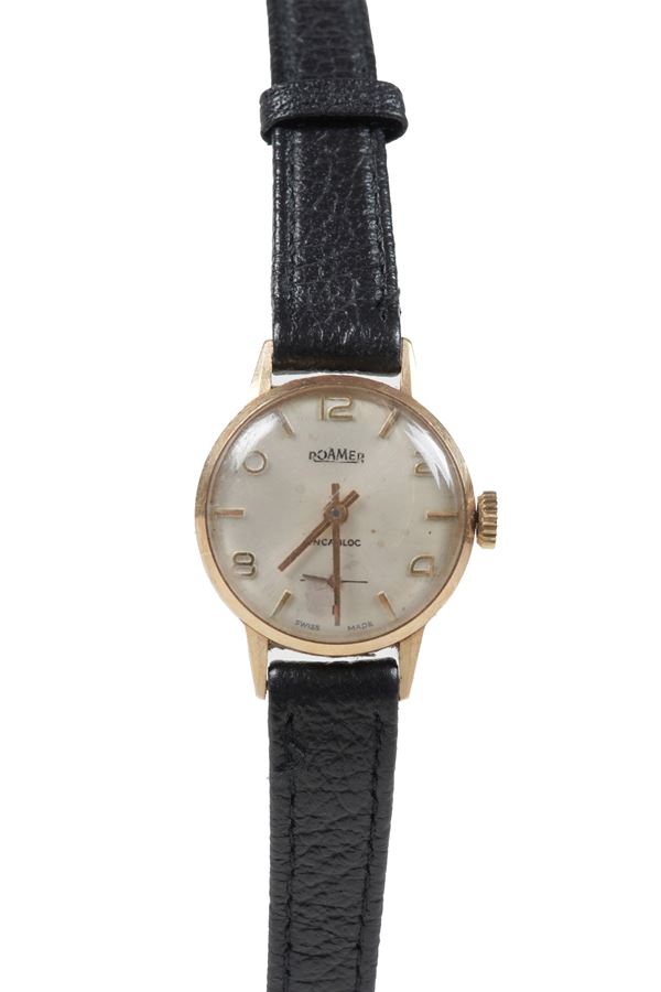 Solo tempo in oro giallo 18k, quadrante argentè con piccoli secondi al sei, carica manuale, 21 mm