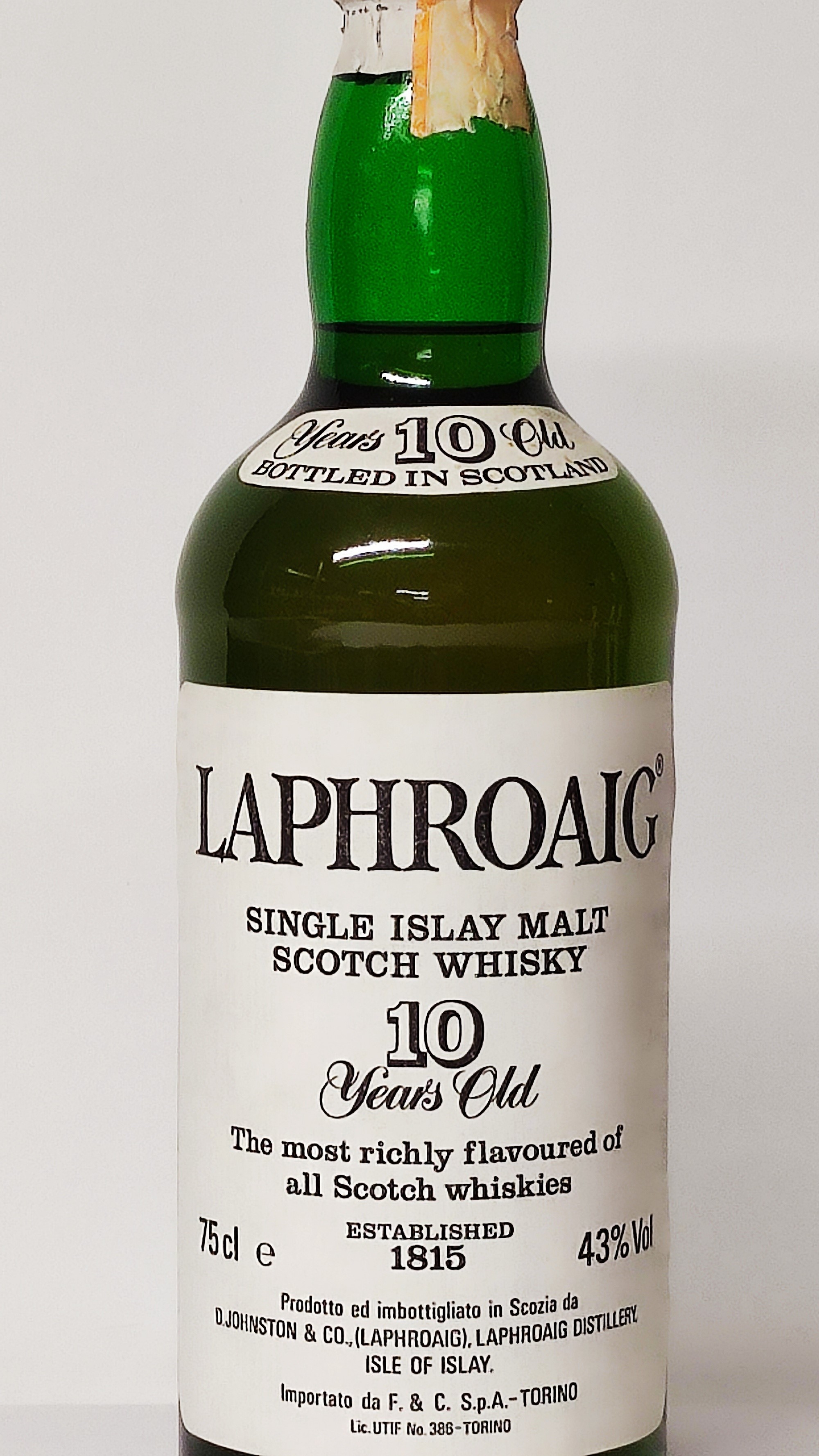 Laphroaig 10 Years Old, Single Islay Malt Scotch Whisky