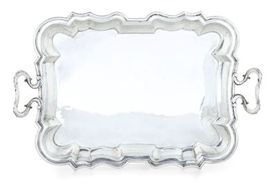 Argenteria artistica italiana del XX secolo, Guantiera in argento fuso e sagomato