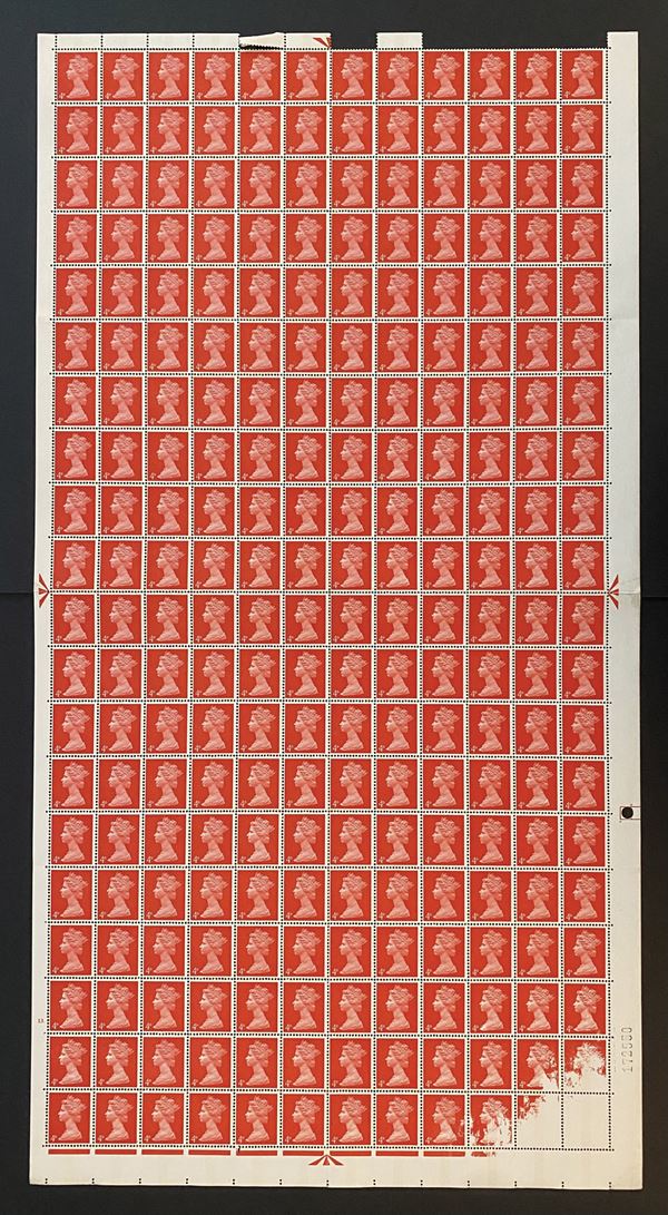 1967-69 – Gran Bretagna - Foglio intero di 240 francobolli, 1967-1969, 4 penny rosso (Unif. 476), con difetto di stampa nell'angolo inferiore destro con quattro esemplari parzialmente privi del colore ed uno totalmente bianco.