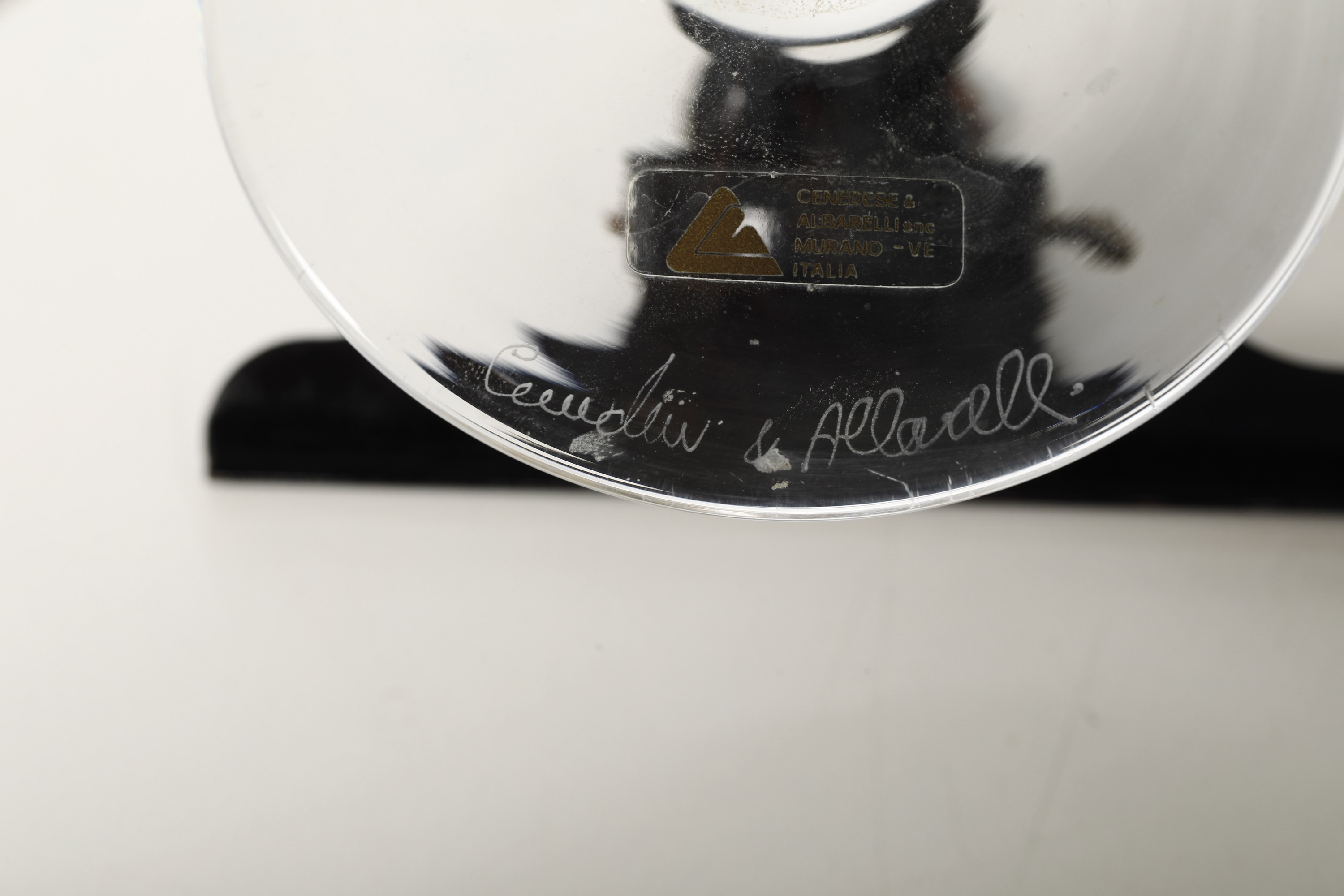 Brocca con inclusione di polveri d’oro. Murano, Manifattura Cenedese e Albarelli, XX secolo.