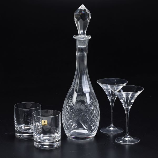 Dieci tumbler, doodici calici e una bottiglia, XX secolo.