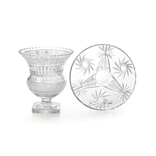 Un vaso e un piatto. Boemia, XX secolo.