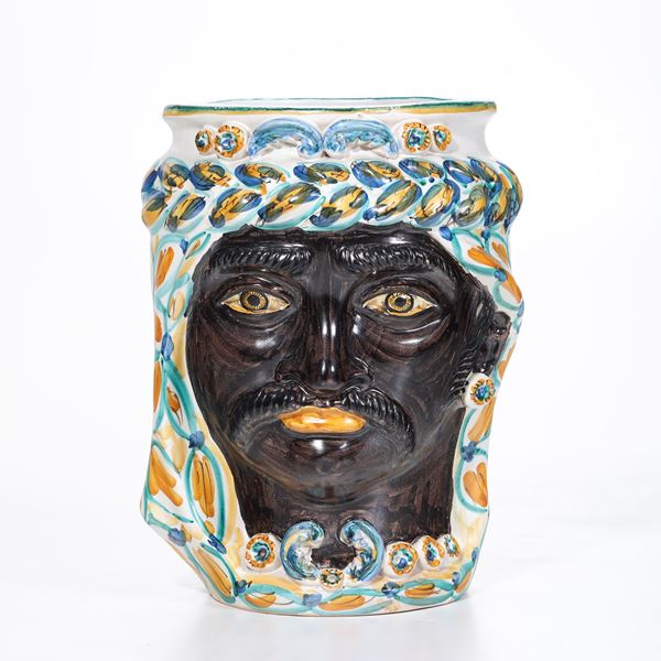 Vaso "Testa di moro".  Sicilia, Caltagirone, XX secolo.