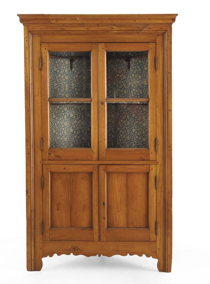 Angolare in noce a due ante. XIX secolo  - Asta Antiquariato - Cambi Casa d'Aste