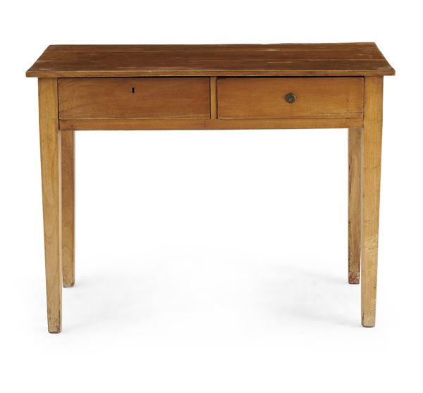 Tavolo in legno a due cassetti. XIX-XX secolo