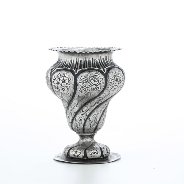 Piccolo vaso. Argenteria italiana della prima metà del XX secolo