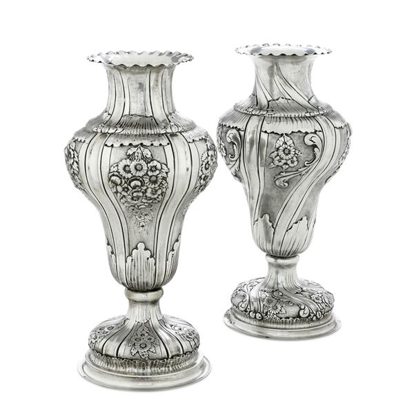 Due vasi. Argenteria artistica italiana della prima metà del XX secolo