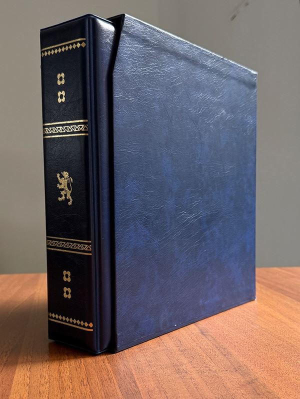 Classificatore con 180 affrancature miste su buste e cartoline di Repubblica (Democreatica, Italia a al Lavoro, siracusana, Michelangiolesca, Castelli e Alti valori).