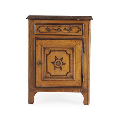 Comodino in Legno Intagliato. XX Secolo