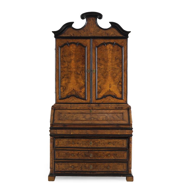 Trumeau lastronato in noce e radica di noce. Lombardia, XVIII secolo  - Asta Antiquariato - Cambi Casa d'Aste