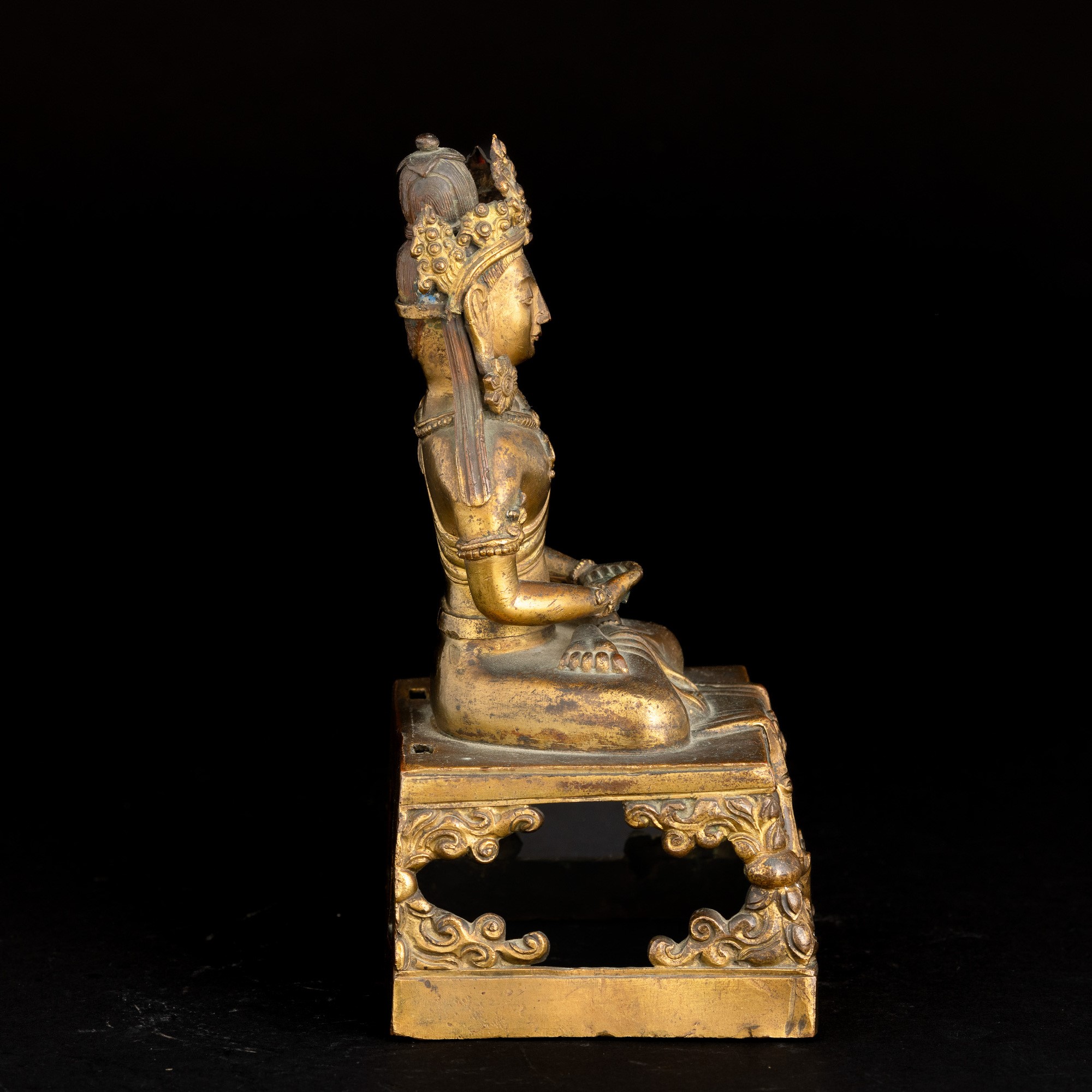 Figura in Bronzo Dorato Raffigurante Buddha Amitayus Incoronato con Iscrizioni: "da Qing Qian Lon...
