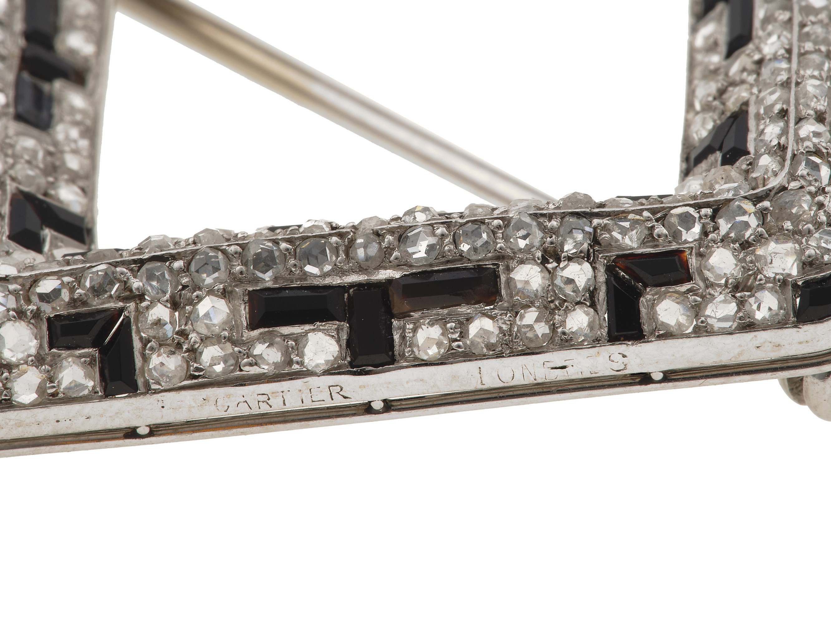 Cartier, Spilla Londra con diamanti e onice in montatura in platino