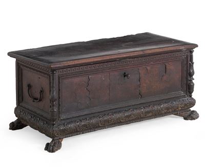 Cassapanca in Legno Intagliato, XVII Secolo