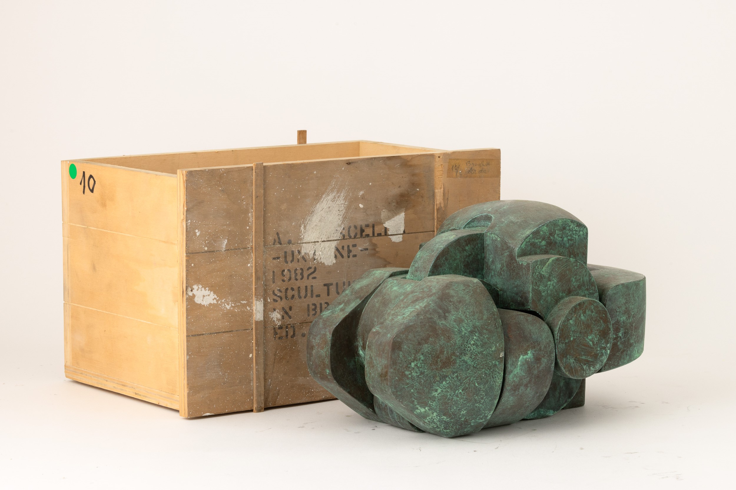 Andrea Cascella - Un legame - scultura in bronzo con patina verde, 1982