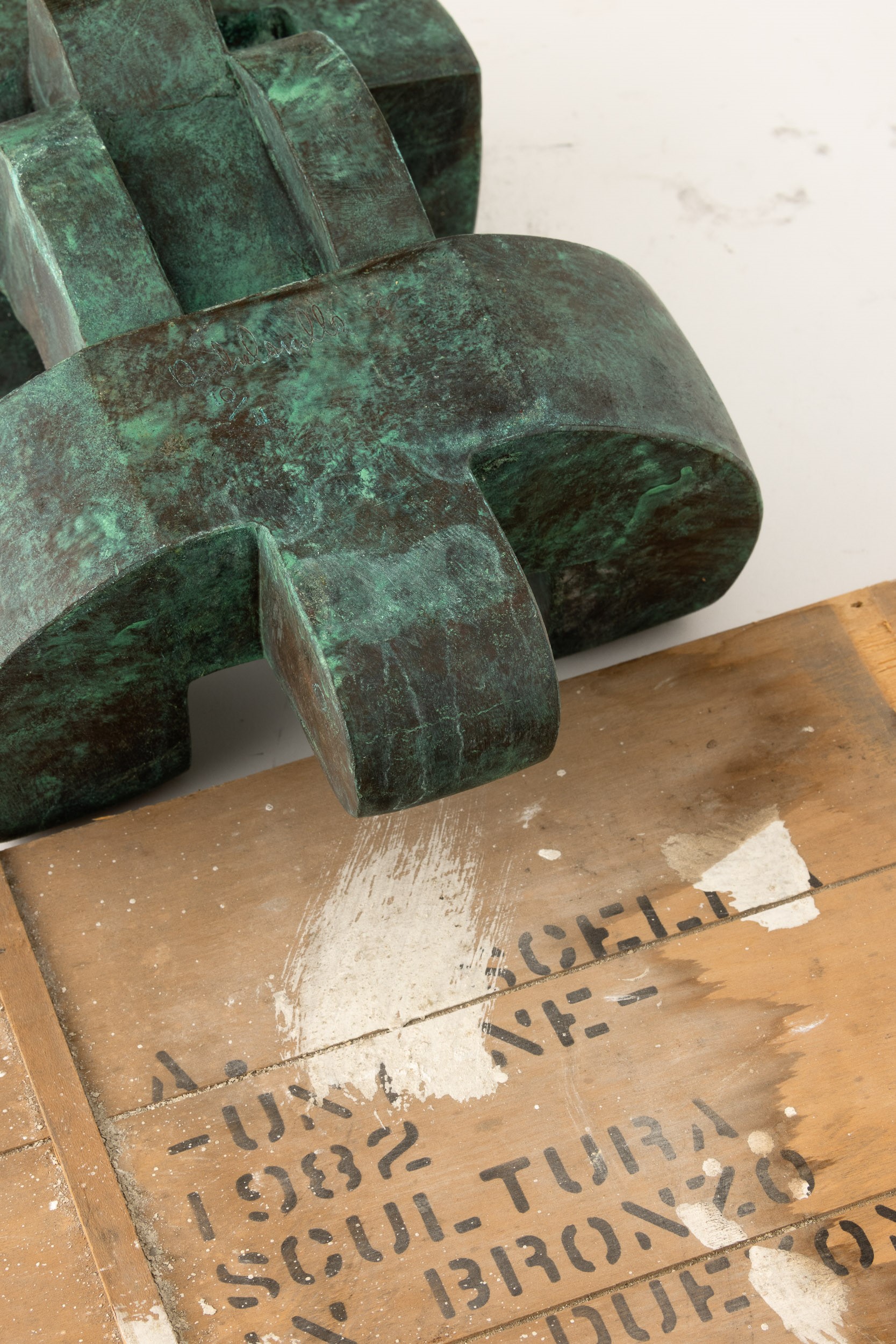 Andrea Cascella - Un legame - scultura in bronzo con patina verde, 1982