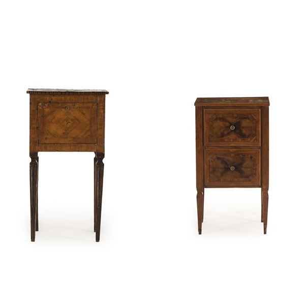 Due comodini Luigi XVI lastronati e filettati. XVIII secolo