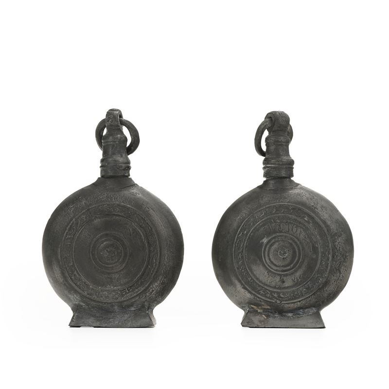 Coppia di fiasche  - Auction Antiques - Cambi Casa d'Aste