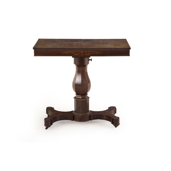 Tavolino lastronato e intarsiato. XIX secolo