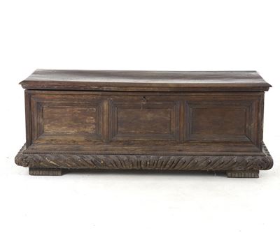 Cassapanca in Noce Intagliato. Lombardia, Fine XVI – Inizio XVII Secolo