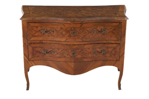 Cassettone lastronato e filettato. Italia, XVIII secolo