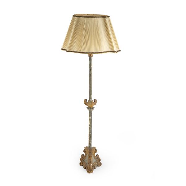 Piantana in legno dipinto e dorato