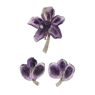 Demi-parure “Viola del pensiero”, spilla e orecchini in oro bianco 750/1000 con ametista e diaman...