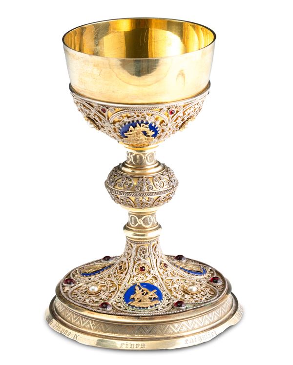 Oreficeria tedesca, seconda metà del XIX secolo, Wurzburg, 1877, maestro orafo M. Meinart. Custodia originale con dedica latina impressa in oro "Sanctissimo Domino Pio Papae IX cives catholici Herbipolenses" Calice eucaristico