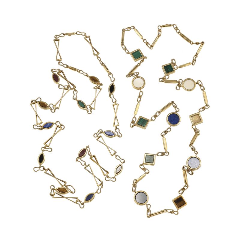 Two long gold necklaces with hardstones and resin  - Auction Jewels - Cambi Casa d'Aste