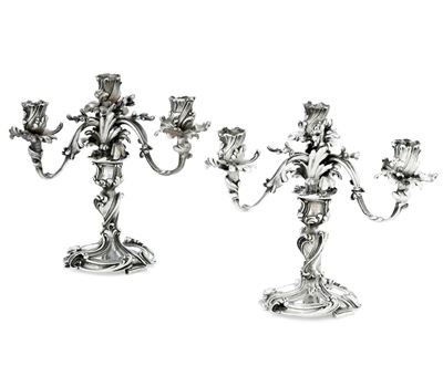 Messulam, Coppia di candelabri in argento fuso e sagomato, argenteria artistica milanese (prima m...
