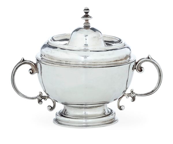 Tazza con coperchio. Manifattura italiana del XVIII secolo (marchio consunto)