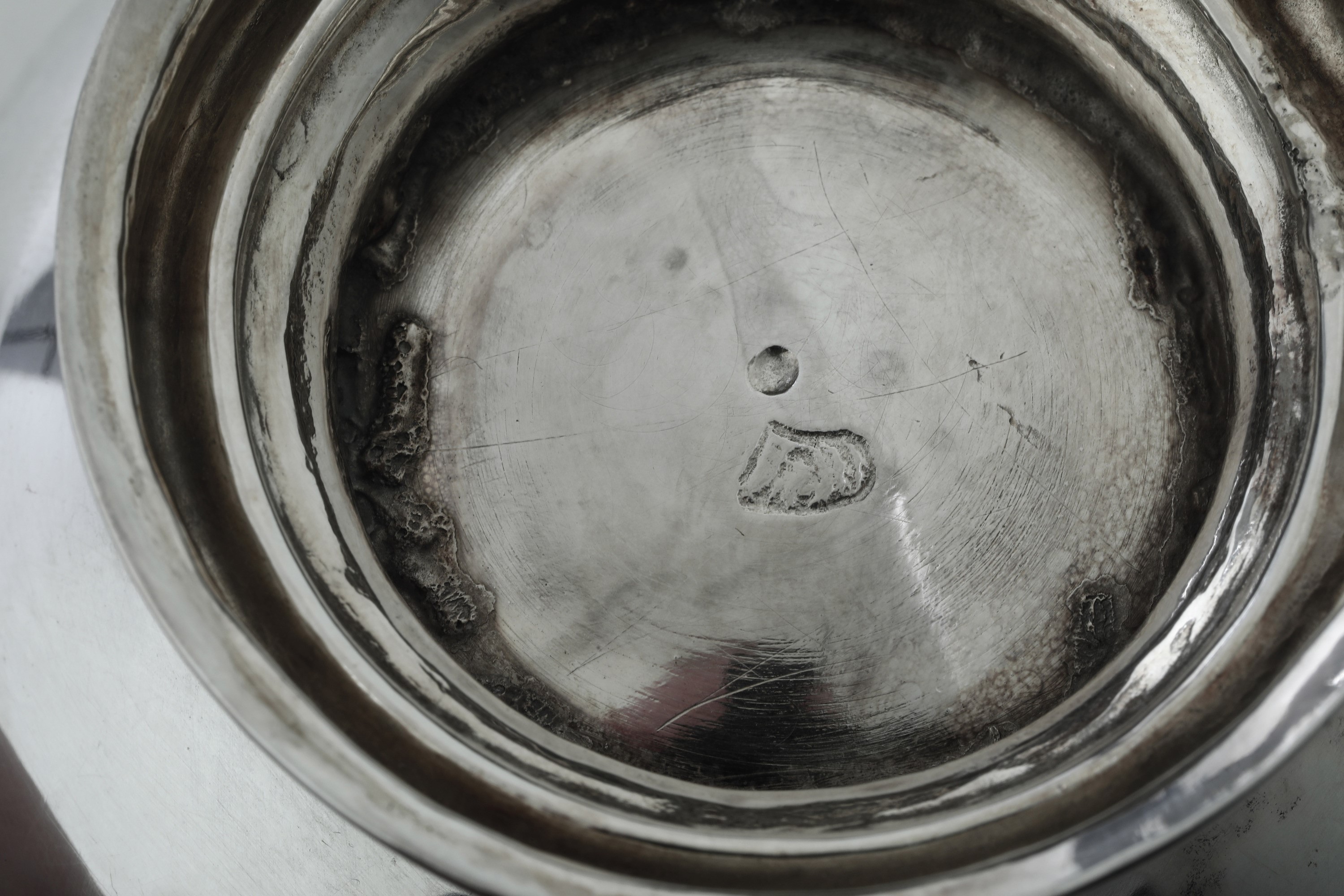 Tazza con Coperchio. Manifattura Italiana del XVIII Secolo (marchio Consunto)