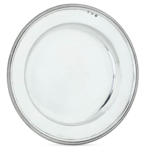 Piatto. Milano XIX secolo, marchio dell'argentiere GP (non identificato)