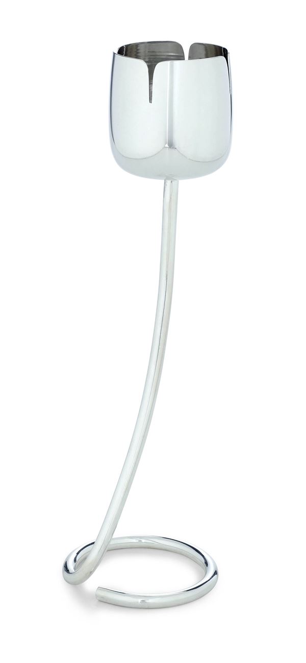 Candeliere a foggia di tulipano. Argenteria artistica italiana del XXI secolo, argentiere Fala Cernobbio (CO)