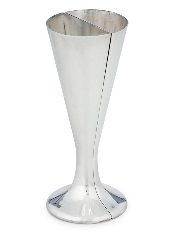 Bicchiere "Lui e Lei". Argenteria artistica italiana del XXI secolo, argentiere Rino Greggio, Padova