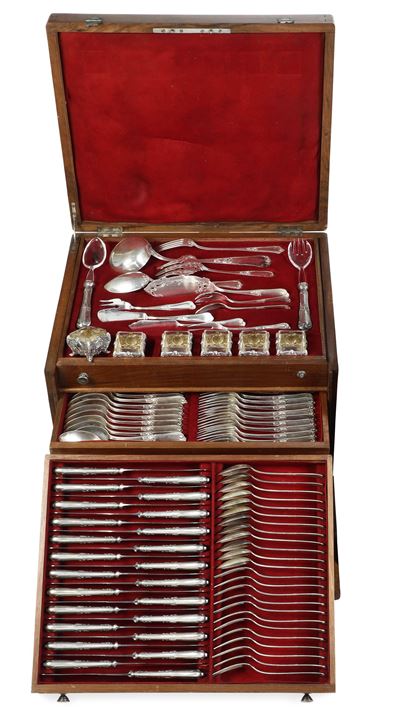 Argenteria italiana, Servizio di posate (argento fuso e sagomato) della prima metà del XX secolo