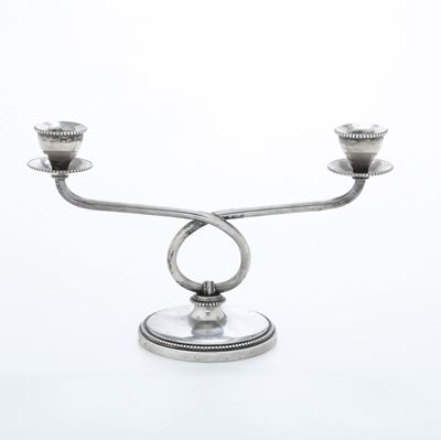 Candelabro, Argenteria italiana del XX secolo in argento fuso e sagomato