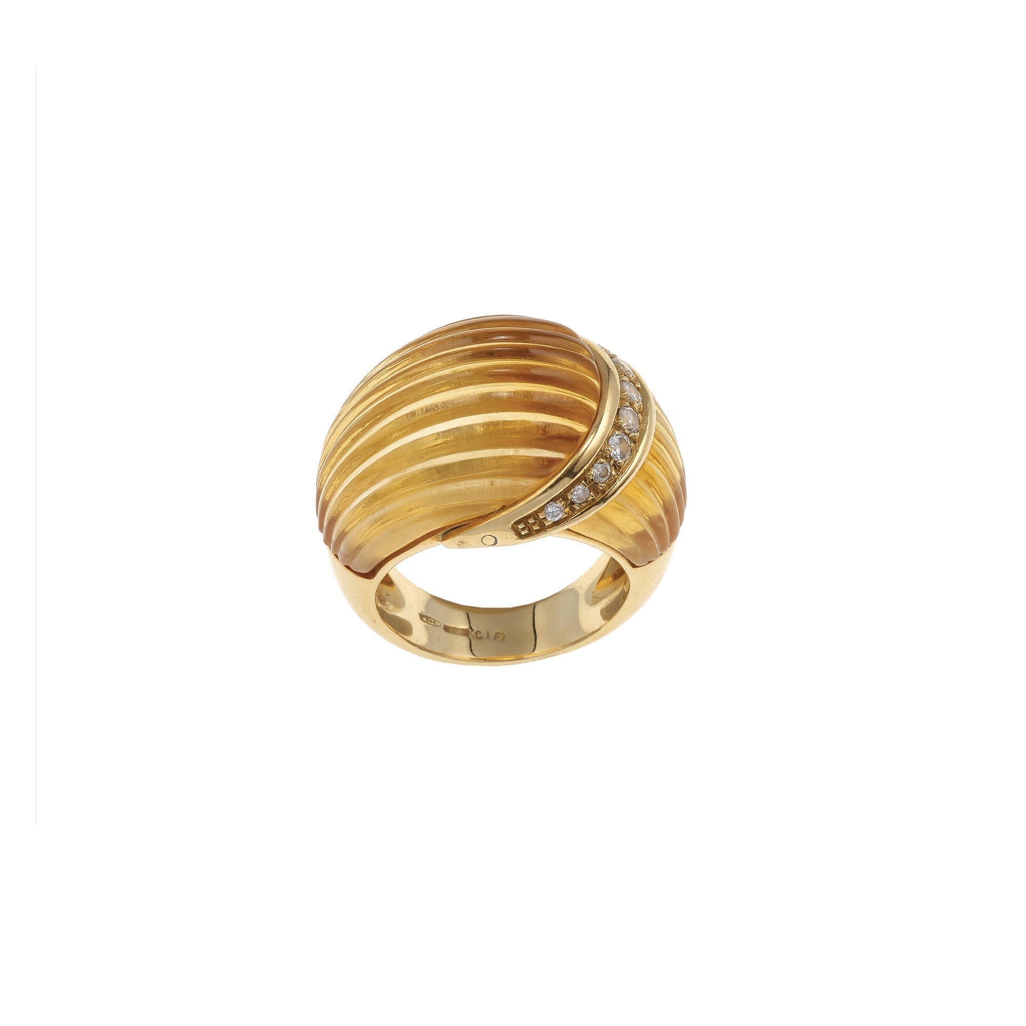 Anello in oro giallo 750 con quarzo citrino inciso e diamanti