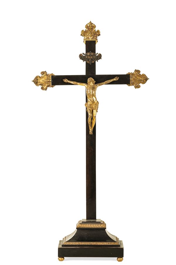 Fonditore barocco del XVII-XVIII secolo Croce da meditazione con Cristo vivo