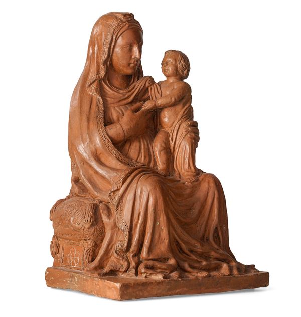Madonna in trono col Bambino. Plasticatore lombardo attivo nella seconda metà del XV secolo. Giovanni de’ Patriarchi (1410 - post 1494), attribuito a